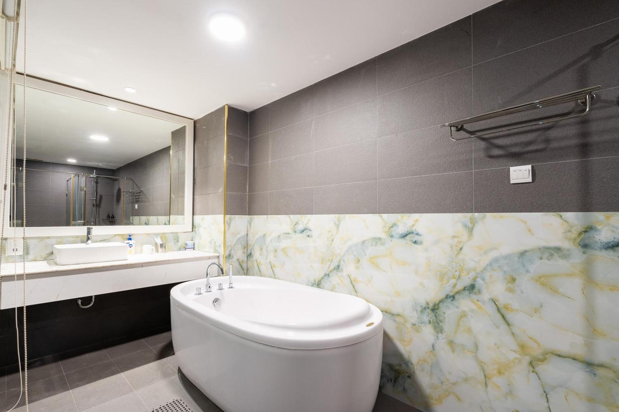 The One Ben Thanh 16.2 Khách sạn 5*